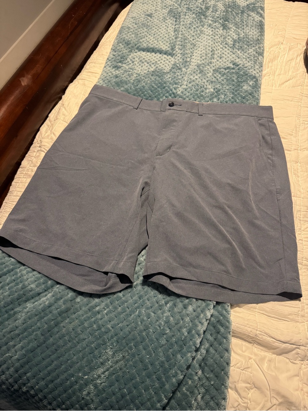 Nike Men's Blue Flat-Front Golf Shorts